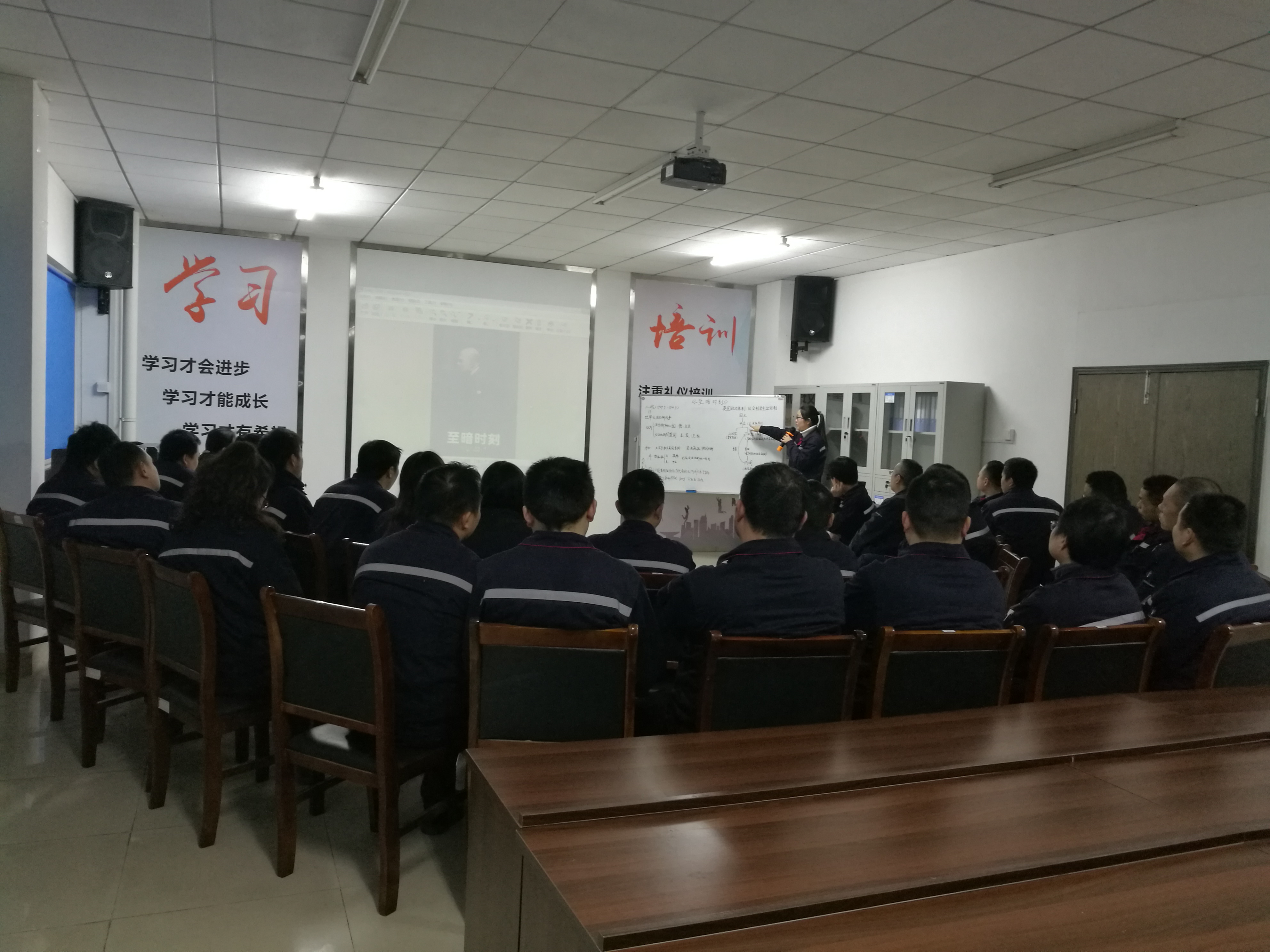 觀影《至暗時(shí)刻》——世上無難事，只要肯攀登